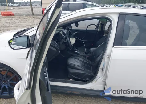 2012 Ford Focus Titanium z USA, uszkodzony, nr VIN 1FAHP3N21CL463011